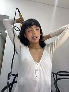 ZaraLuuv online show from September 28, 2025, 4:56 pm