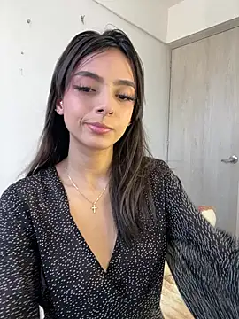 ZaraLuuv online show from February 5, 2026, 6:01 pm