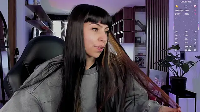 Saraa Desiree online show from March 5, 2026, 8:49 pm