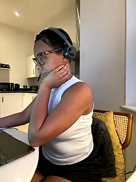 Melia Rayne online show from November 13, 2025, 3:55 pm