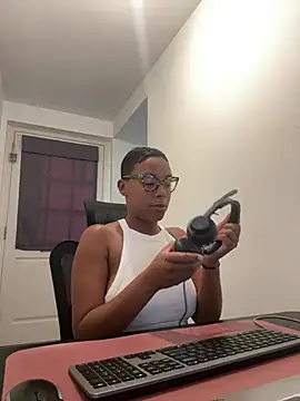 Melia Rayne online show from July 28, 2026, 9:37 am