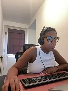 Melia Rayne online show from July 29, 2026, 9:40 am