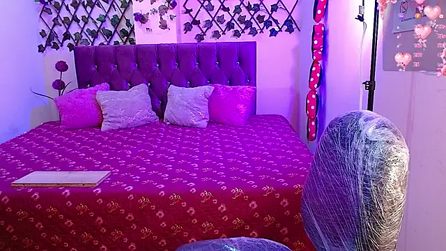 Anny  cute online show from February 13, 2026, 7:10 pm