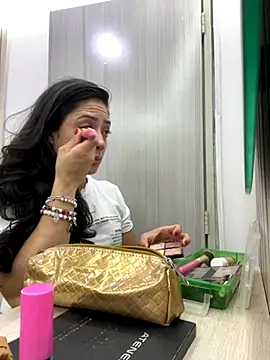 isabella winkler online show from October 30, 2025, 1:34 pm