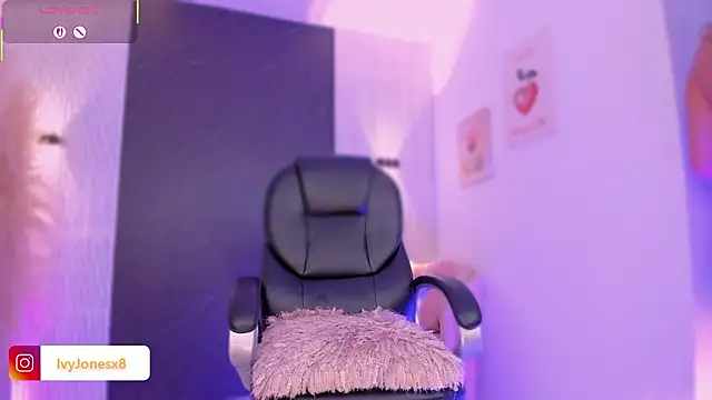 IvyJonesX online show from March 10, 2026, 11:10 pm