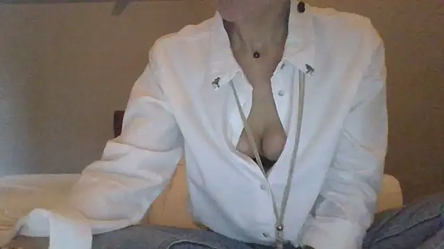 Snapshot of Valentinette chatting on February 1, 2026, 4:16 pm Valentinette online show from February 1, 2026, 4:16 pm