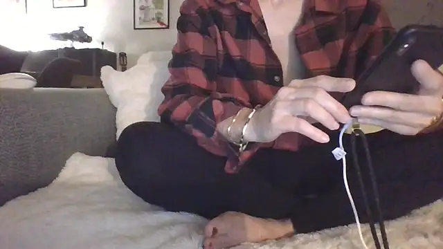 Snapshot of Valentinette chatting on February 5, 2026, 8:35 pm Valentinette online show from February 5, 2026, 8:35 pm