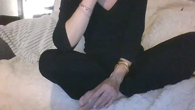 Snapshot of Valentinette chatting on February 21, 2026, 8:43 pm Valentinette online show from February 21, 2026, 8:43 pm