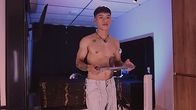 Snapshot of ErosKhaos chatting on October 19, 2025, 10:54 pm ErosKhaos online show from October 19, 2025, 10:54 pm