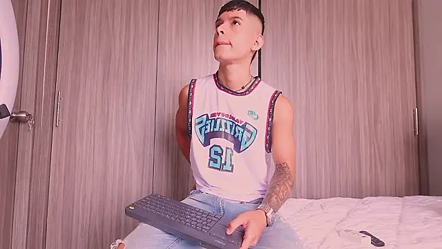 Snapshot of ErosKhaos chatting on February 14, 2026, 1:52 pm ErosKhaos online show from February 14, 2026, 1:52 pm