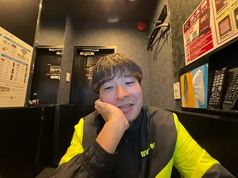 waka3232 online show from April 14, 2026, 12:55 pm