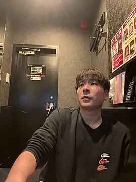 waka3232 online show from April 19, 2026, 12:54 am