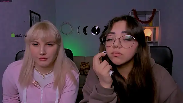 Snapshot of kiki_swan chatting on February 2, 2026, 7:18 am kiki swan online show from February 2, 2026, 7:18 am