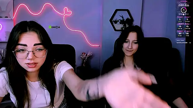 Snapshot of kiki_swan chatting on February 3, 2026, 8:36 pm kiki swan online show from February 3, 2026, 8:36 pm