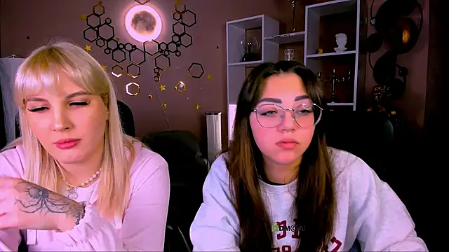 Snapshot of kiki_swan chatting on February 6, 2026, 7:02 am kiki swan online show from February 6, 2026, 7:02 am