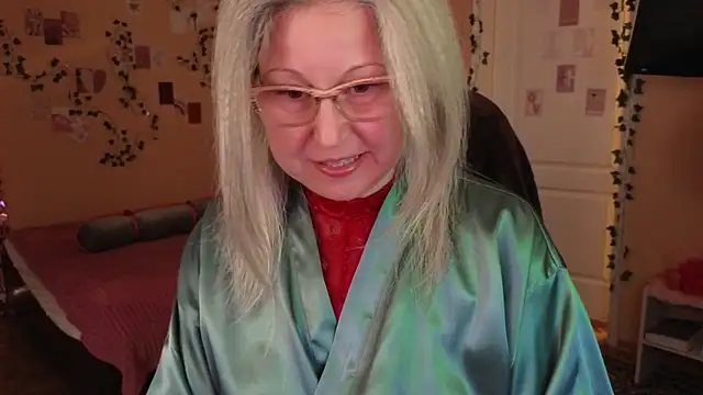 Wane Witch online show from April 19, 2026, 7:27 pm