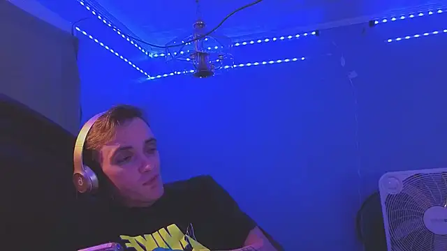 Ilovepussy1911 online show from April 12, 2026, 11:48 am