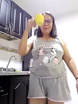 victoria wayne online show from December 17, 2025, 10:10 am