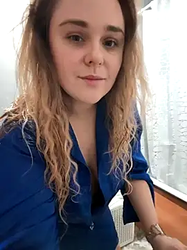 Juicy PeachLux online show from November 6, 2025, 3:18 am