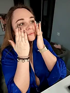 Juicy PeachLux online show from November 15, 2025, 7:05 am