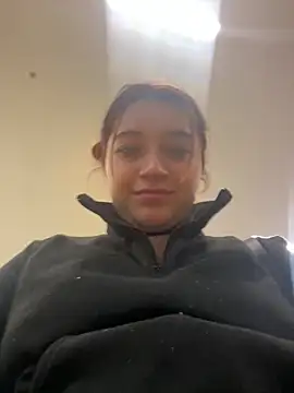 Snapshot of Karina_Leon chatting on May 6, 2026, 6:13 pm Karina Leon online show from May 6, 2026, 6:13 pm