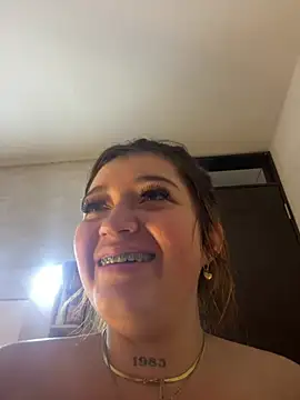 Snapshot of Karina_Leon chatting on July 2, 2026, 3:23 am Karina Leon online show from July 2, 2026, 3:23 am