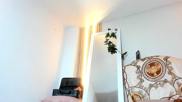 Alexa Bravva online show from April 7, 2026, 4:24 am