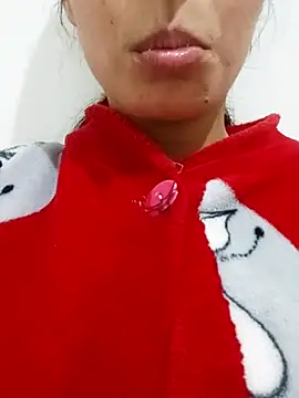 saraaxx1 online show from November 29, 2025, 8:28 am