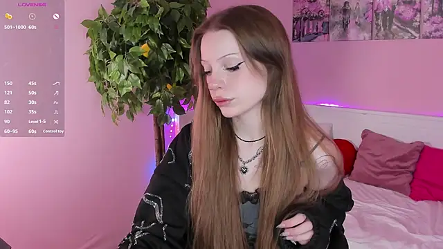 Snapshot of Heydoraa_ chatting on October 10, 2025, 11:20 am Heydoraa online show from October 10, 2025, 11:20 am