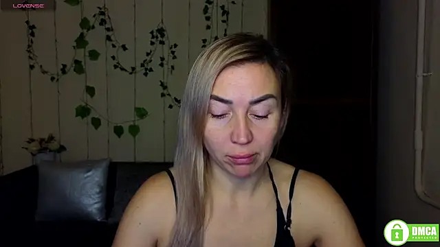 Snapshot of Kiss_julli88I chatting on January 13, 2026, 6:24 pm Kiss julli88I online show from January 13, 2026, 6:24 pm