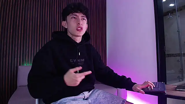 troy rouge online show from November 4, 2025, 7:13 pm