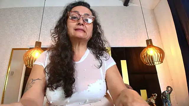 AlessandraLeroy online show from November 11, 2025, 2:39 pm