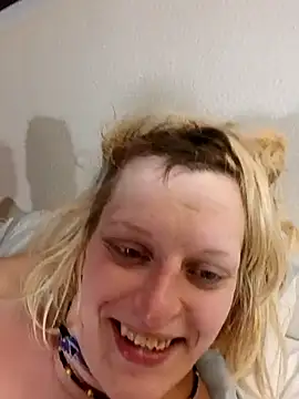 Snapshot of KITTYBOOBOOFUXX chatting on October 21, 2025, 11:44 am KITTYBOOBOOFUXX online show from October 21, 2025, 11:44 am