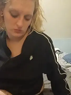Snapshot of KITTYBOOBOOFUXX chatting on June 17, 2026, 5:54 am KITTYBOOBOOFUXX online show from June 17, 2026, 5:54 am