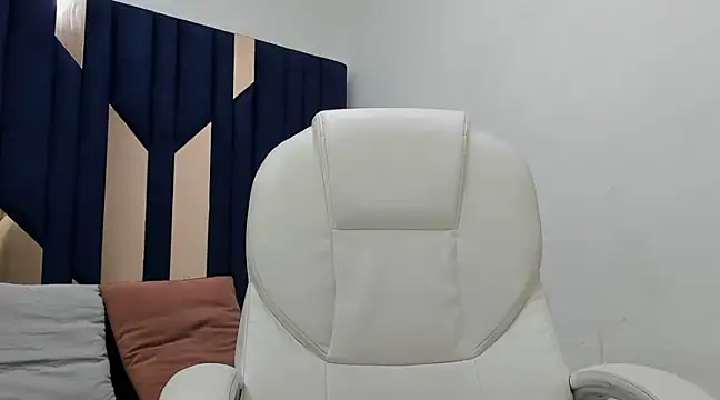 Oriana69  online show from March 11, 2025, 9:26 pm