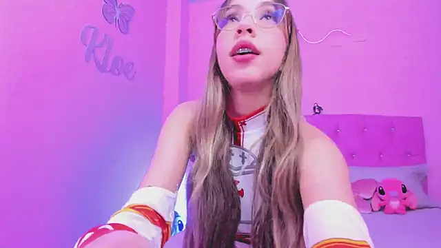 KloeJonnes  online show from July 21, 2026, 8:33 pm