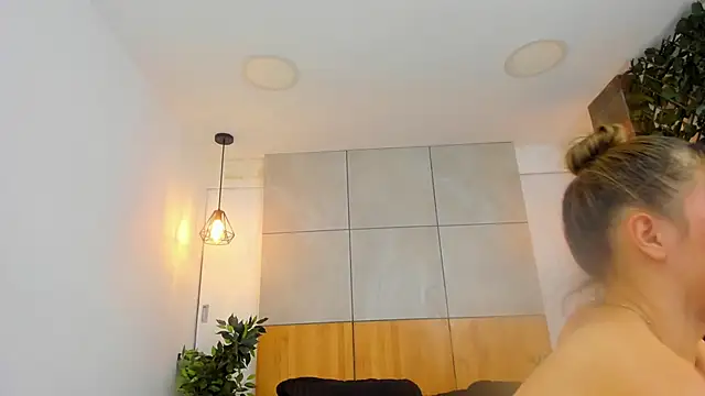 Snapshot of AzuraWave chatting on March 16, 2025, 1:49 am AzuraWave online show from March 16, 2025, 1:49 am