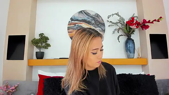 Snapshot of AzuraWave chatting on March 20, 2025, 7:46 pm AzuraWave online show from March 20, 2025, 7:46 pm