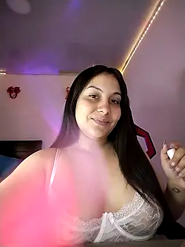 esmeralda jadees online show from March 18, 2026, 8:12 pm