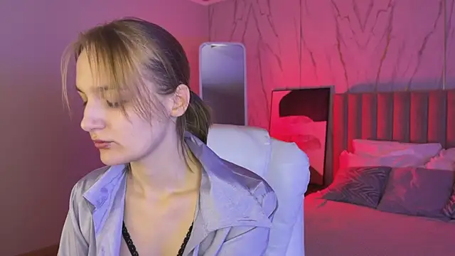  Vikky Moon  online show from October 8, 2025, 1:14 am