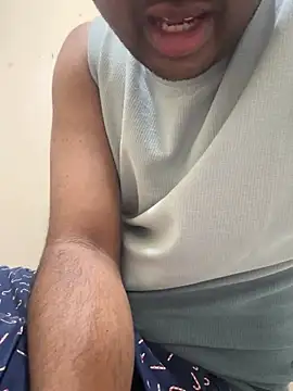 Snapshot of MIRTHICK2002 chatting on March 19, 2025, 8:45 am MIRTHICK2002 online show from March 19, 2025, 8:45 am