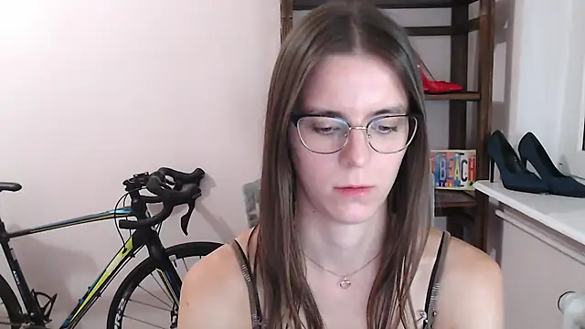 love megi online show from April 12, 2026, 6:35 pm