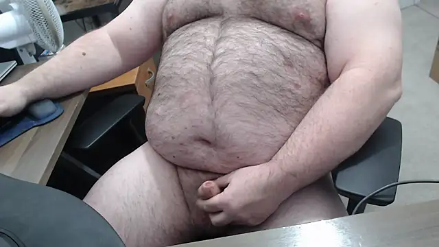 Snapshot of SmallBearUK chatting on February 5, 2026, 2:00 pm SmallBearUK online show from February 5, 2026, 2:00 pm