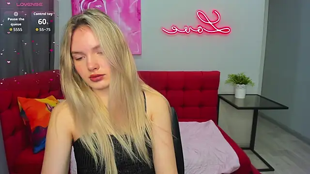 EvelineAmore online show from August 9, 2026, 2:02 am