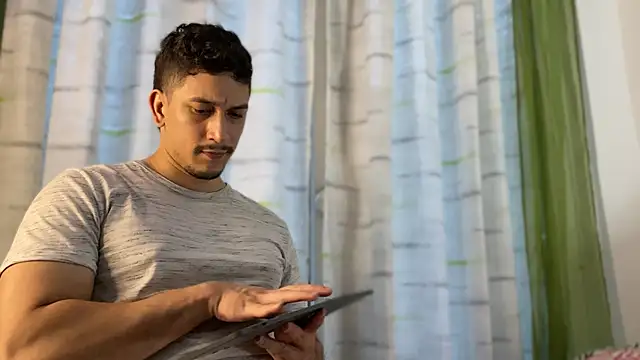 chicoinhibido online show from February 25, 2026, 11:14 pm