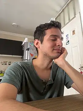 Snapshot of Thiagobb7 chatting on October 13, 2025, 3:23 pm Thiagobb7 online show from October 13, 2025, 3:23 pm