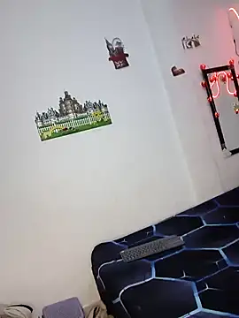 bella warzon online show from September 23, 2025, 2:47 am