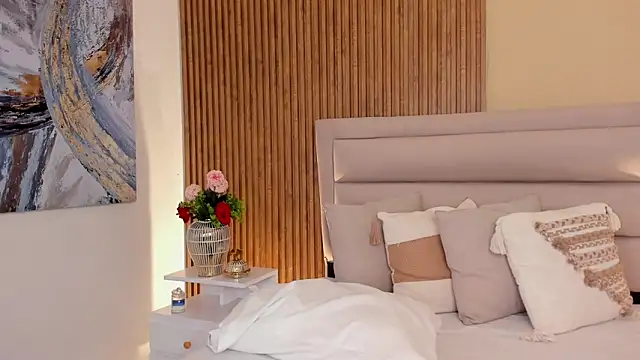 FatimaEvans online show from November 18, 2025, 4:33 pm