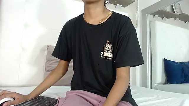 willow smitt online show from October 30, 2025, 1:01 pm