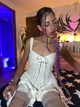 Lia Valmont online show from April 11, 2026, 11:42 pm